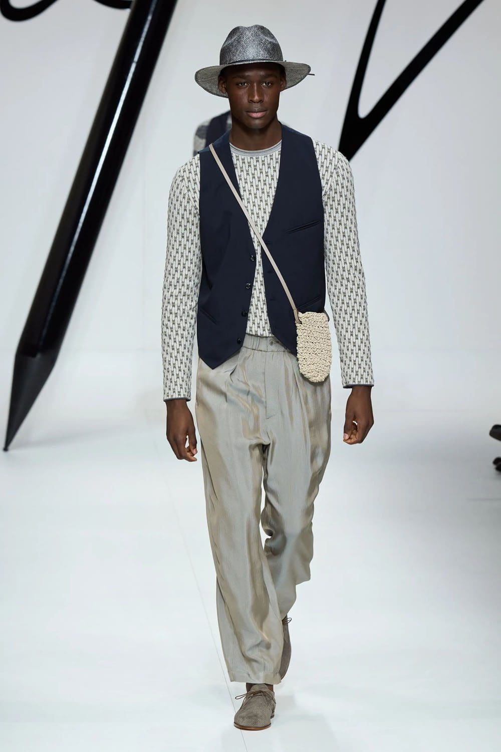 Giorgio Armani Primavera Verão 2024 Roupa masculina Runway Revista (8)