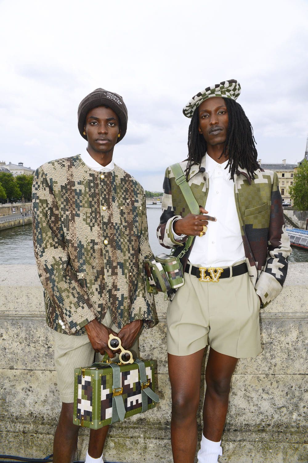 Details und Set von Louis Vuitton von Pharrell Williams Runway Magazin (19)