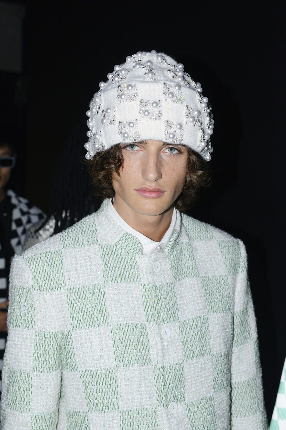 Details und Set von Louis Vuitton von Pharrell Williams Runway Magazin (2)