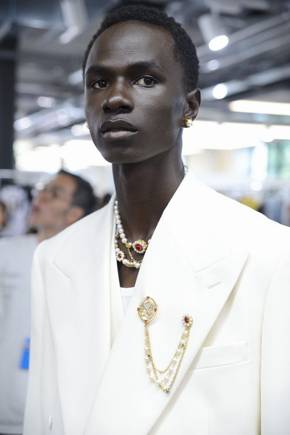 Details und Set von Louis Vuitton von Pharrell Williams Runway Magazin (27)
