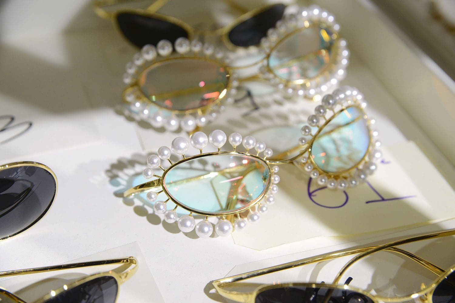 Details und Set von Louis Vuitton von Pharrell Williams Runway Magazin (28)