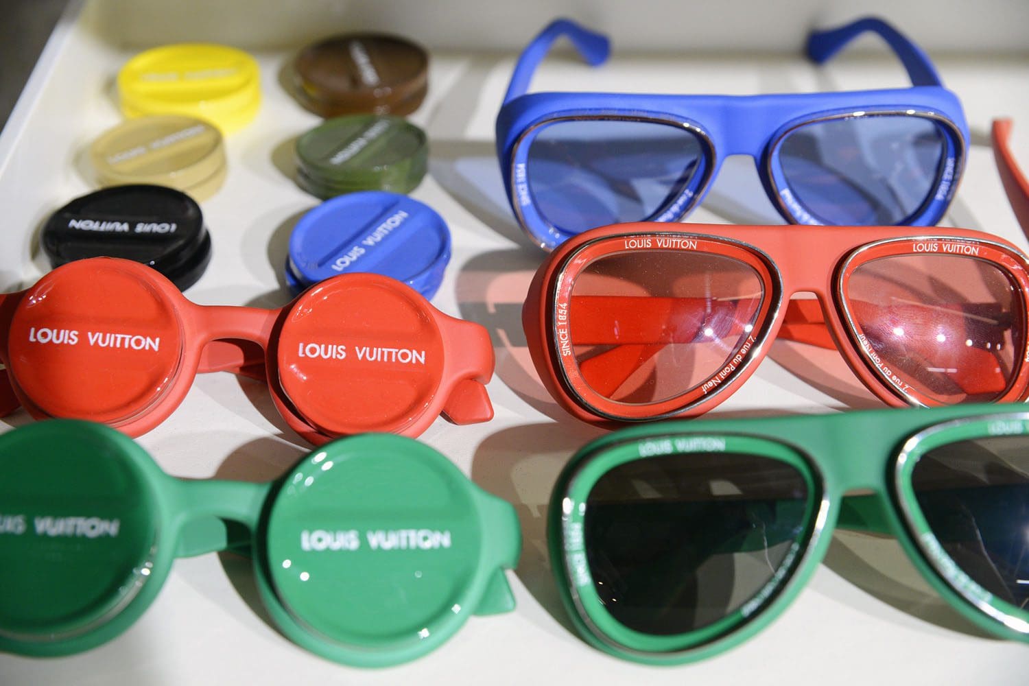 Details und Set von Louis Vuitton von Pharrell Williams Runway Magazin (29)