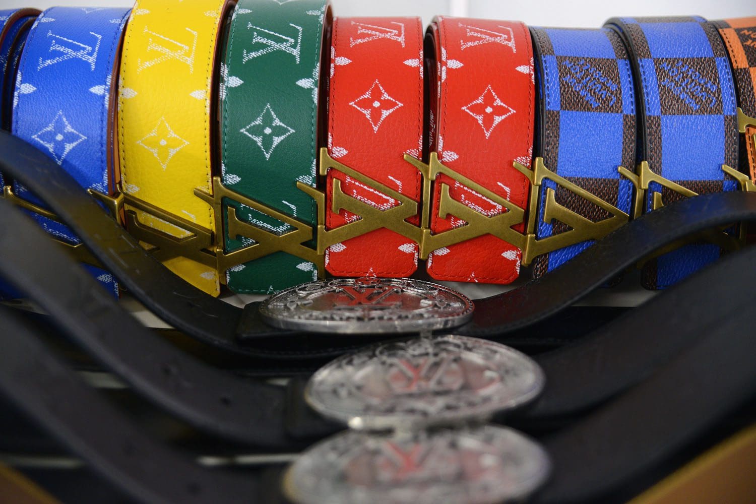 Details und Set von Louis Vuitton von Pharrell Williams Runway Magazin (35)
