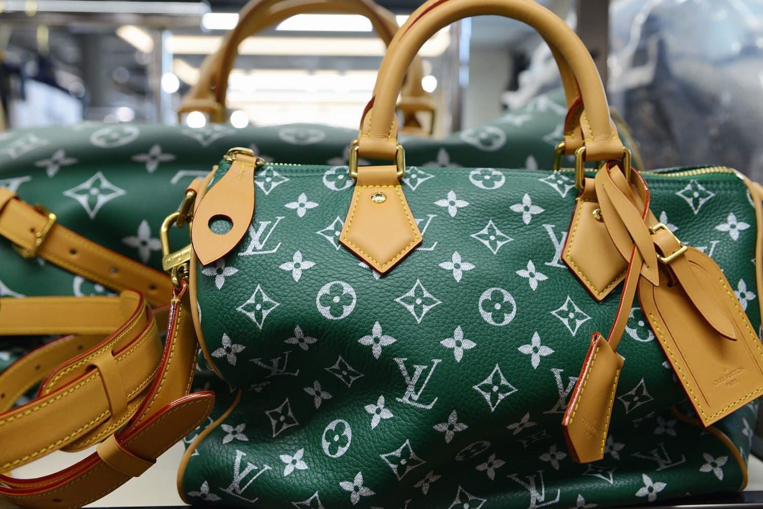 Details und Set von Louis Vuitton von Pharrell Williams Runway Magazin (37)