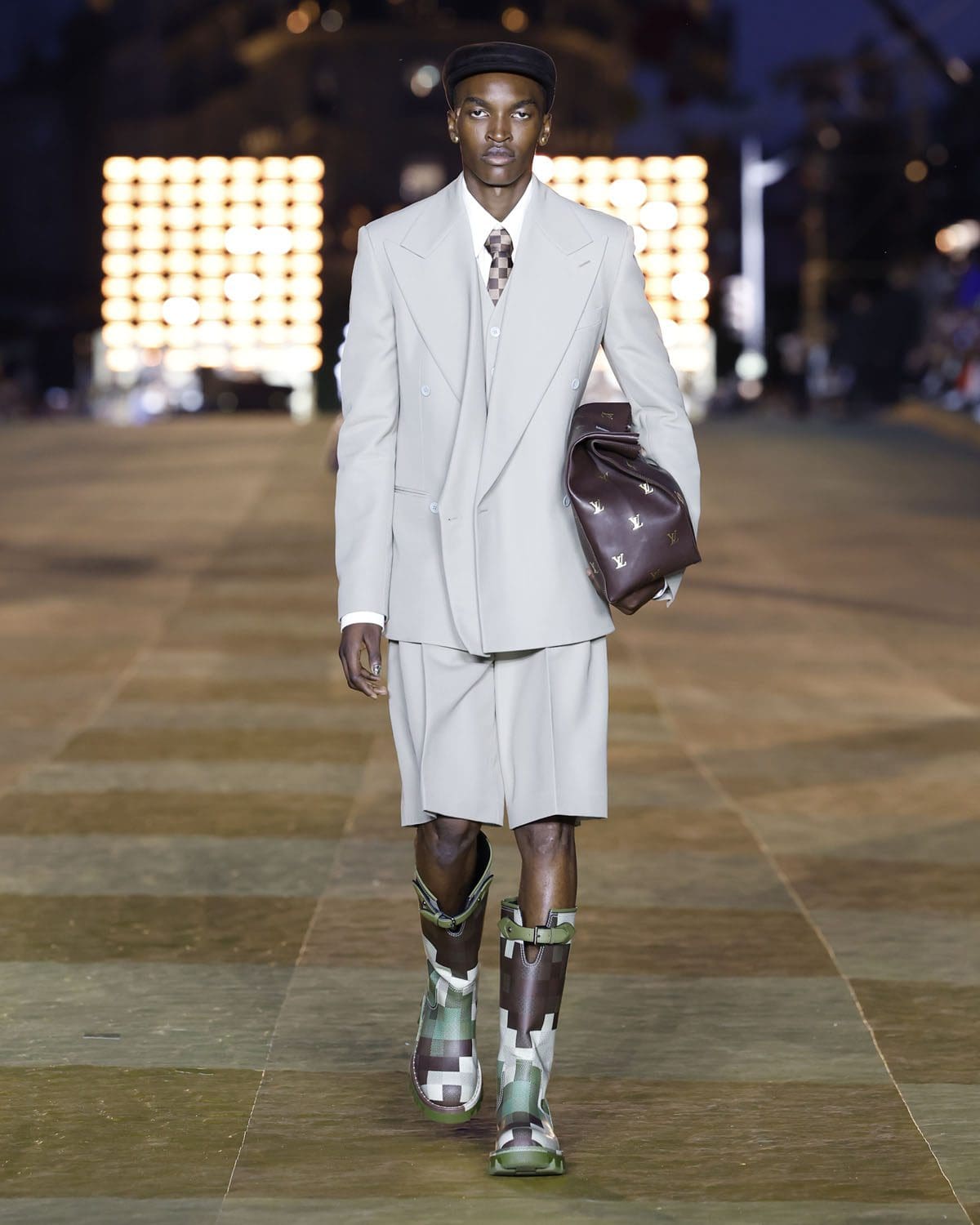 Louis Vuitton от Фаррелла Уильямса Весна-Лето 2024 Runway Журнал (1)