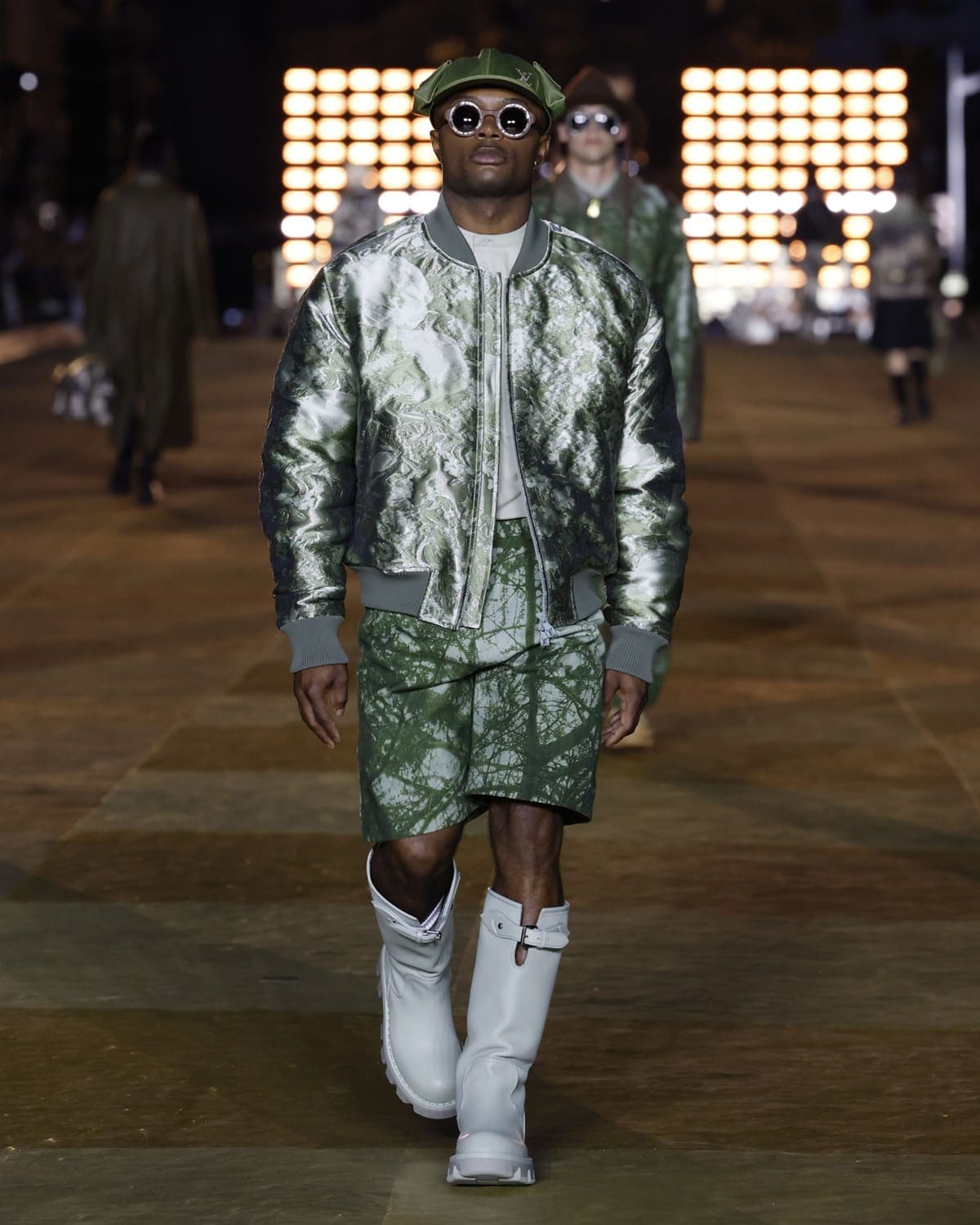 Louis Vuitton от Фаррелла Уильямса Весна-Лето 2024 Runway Журнал (17)