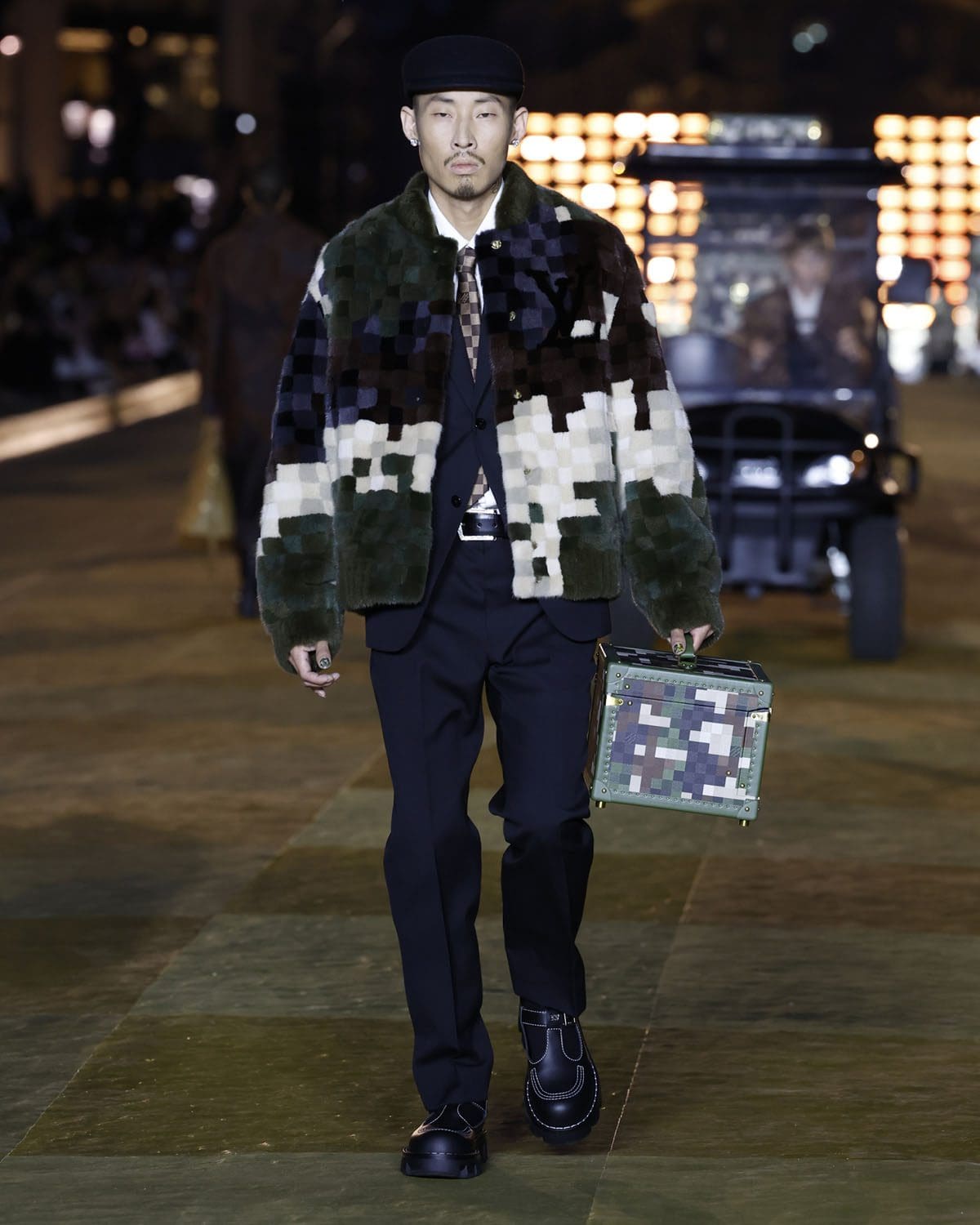 Louis Vuitton от Фаррелла Уильямса Весна-Лето 2024 Runway Журнал (21)