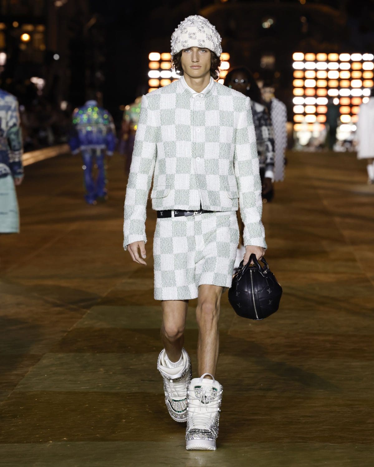 Louis Vuitton от Фаррелла Уильямса Весна-Лето 2024 Runway Журнал (42)