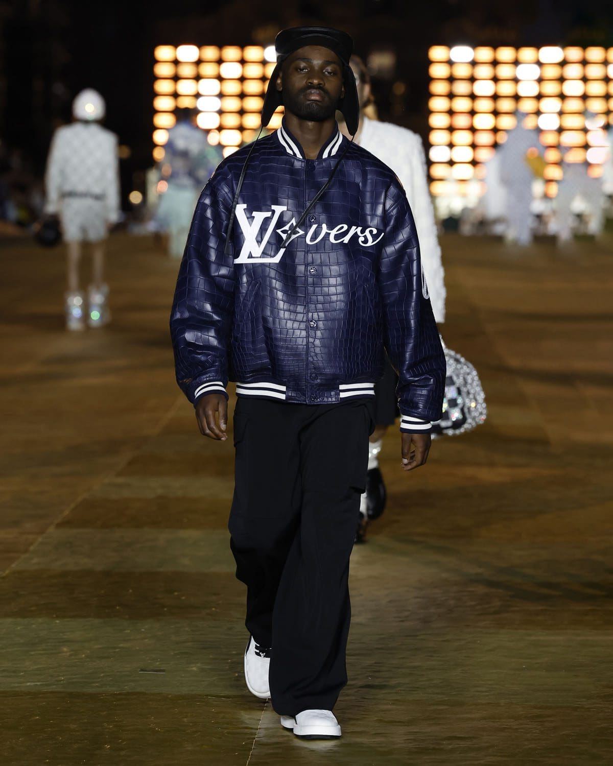 Louis Vuitton от Фаррелла Уильямса Весна-Лето 2024 Runway Журнал (45)