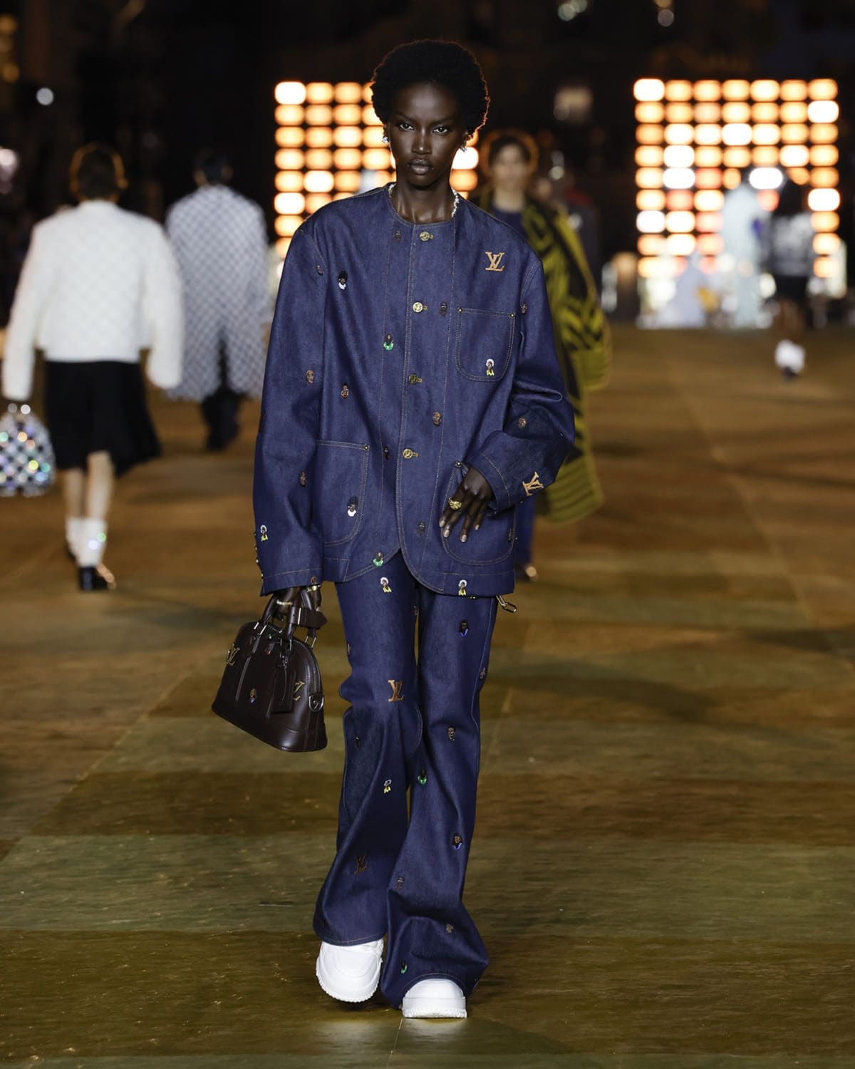 Louis Vuitton от Фаррелла Уильямса Весна-Лето 2024 Runway Журнал (49)