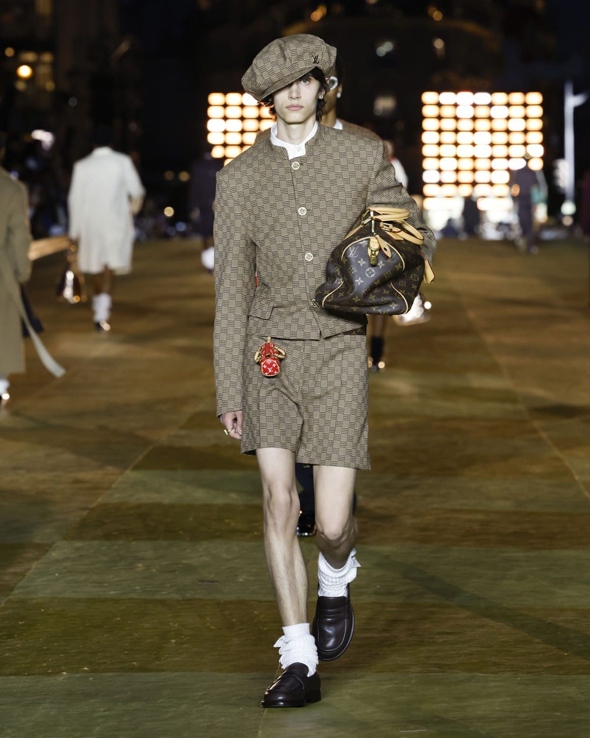 Louis Vuitton от Фаррелла Уильямса Весна-Лето 2024 Runway Журнал (60)