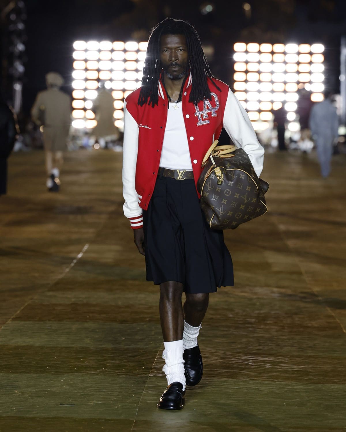 Louis Vuitton от Фаррелла Уильямса Весна-Лето 2024 Runway Журнал (64)