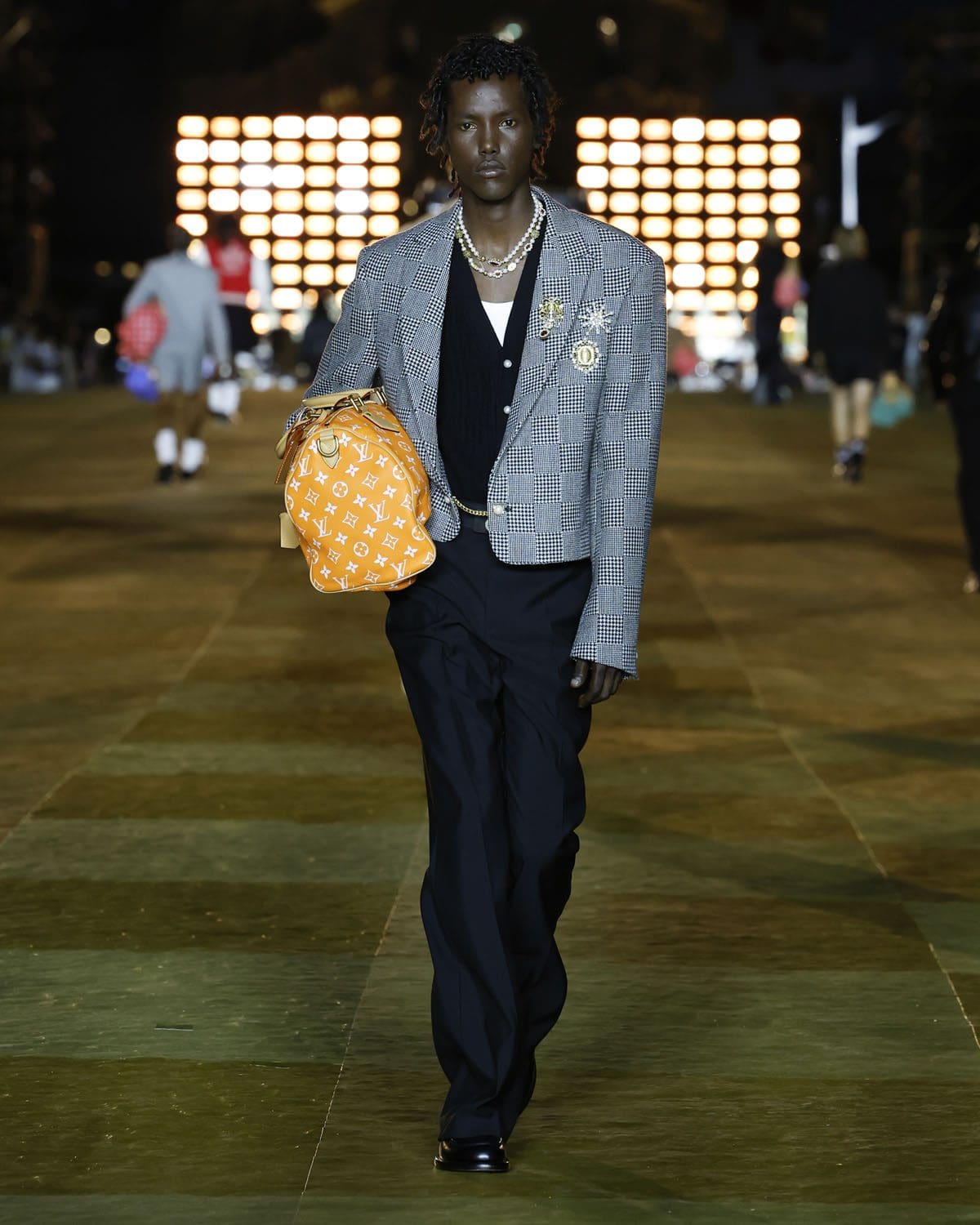 Louis Vuitton от Фаррелла Уильямса Весна-Лето 2024 Runway Журнал (69)
