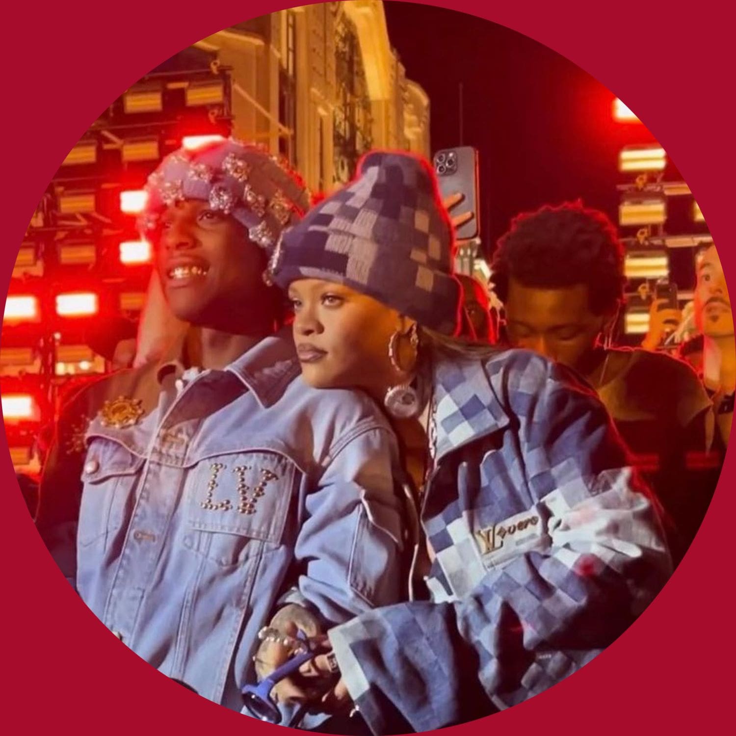 Рианна на показе Louis Vuitton by Pharrell Williams в Париже Runway Магазины