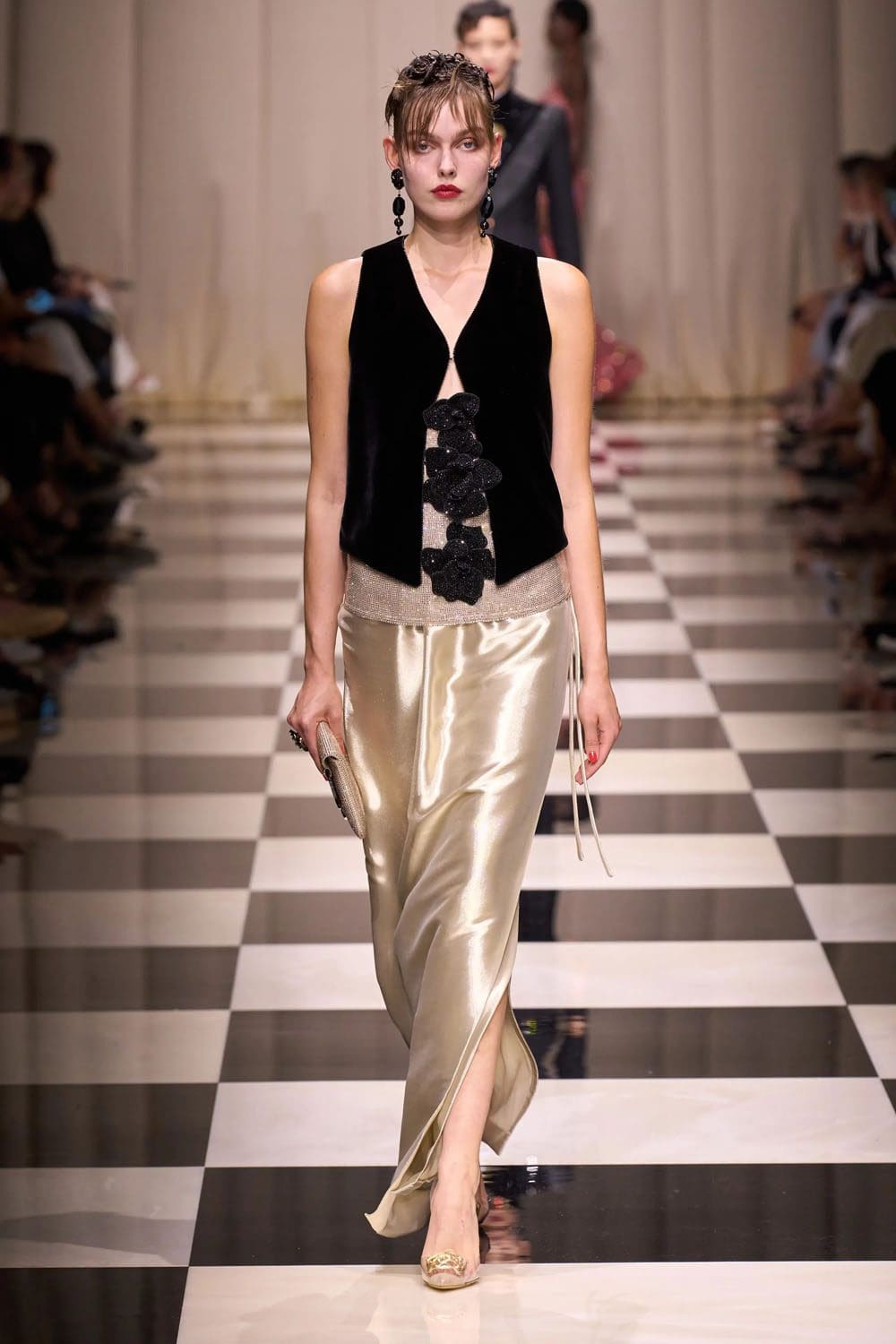 Armani Prive Fall Winter 2023 2024 Haute Couture Runway Magazine (23)