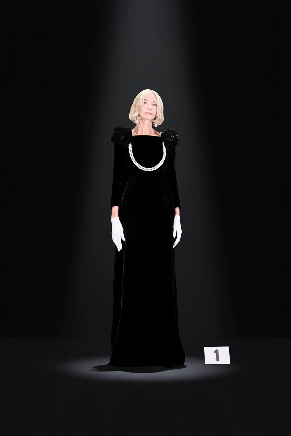 Balenciaga por Demna Couture Outono 2023 24 Runway Revista (1)