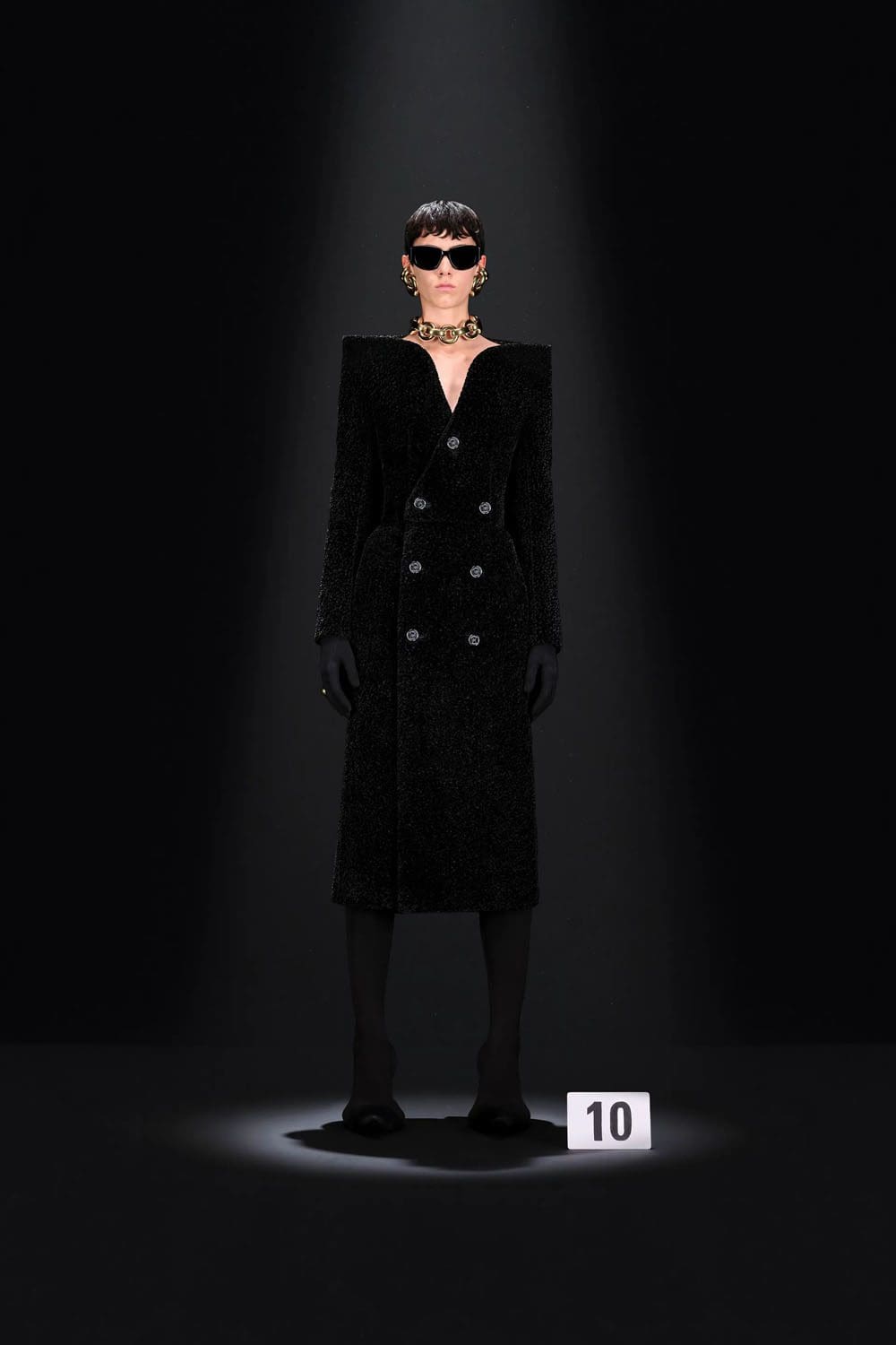 Balenciaga por Demna Couture Outono 2023 24 Runway Revista (10)