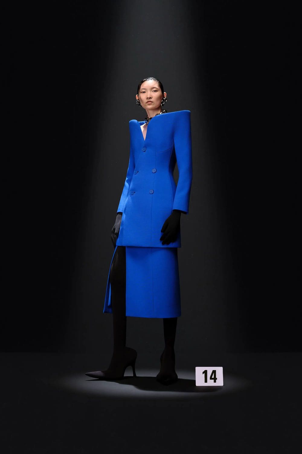 Balenciaga por Demna Couture Outono 2023 24 Runway Revista (14)
