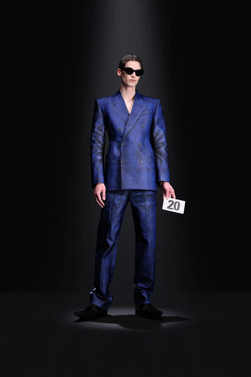 Balenciaga por Demna Couture Outono 2023 24 Runway Revista (20)