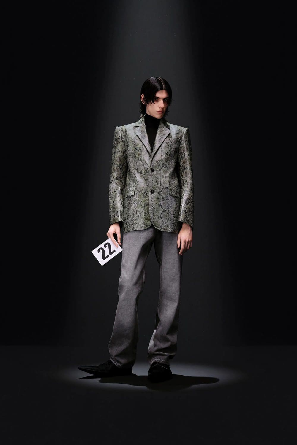 Balenciaga por Demna Couture Outono 2023 24 Runway Revista (22)