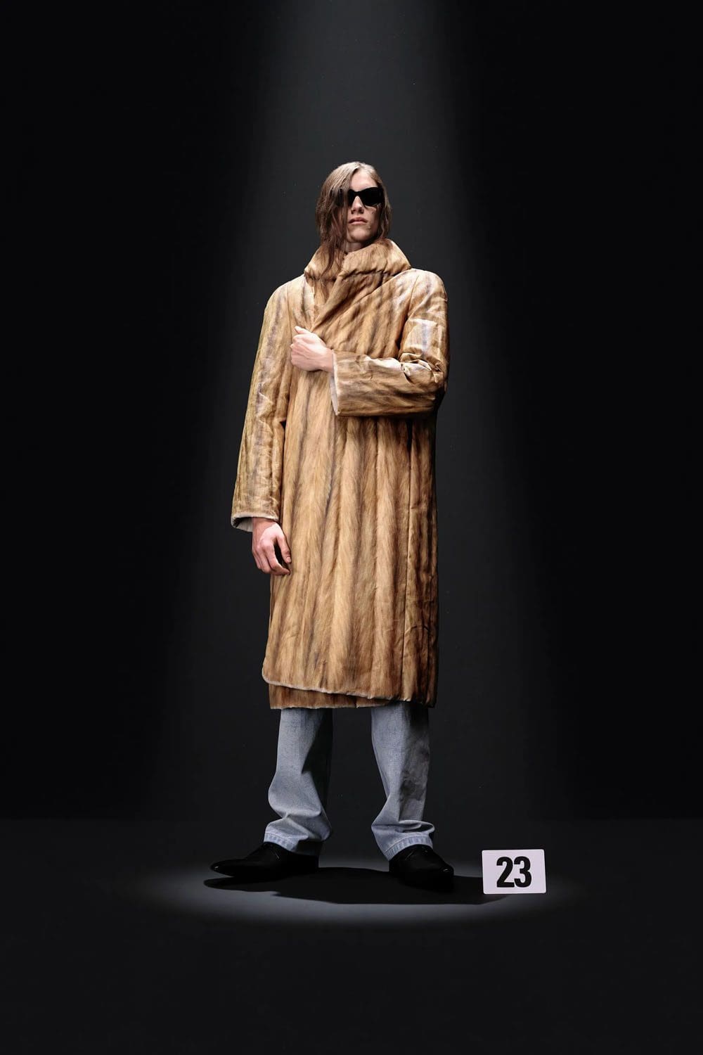 Balenciaga por Demna Couture Outono 2023 24 Runway Revista (23)