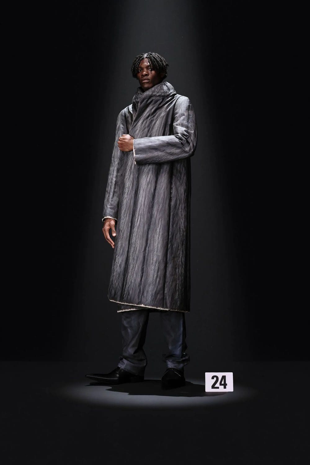 Balenciaga por Demna Couture Outono 2023 24 Runway Revista (24)