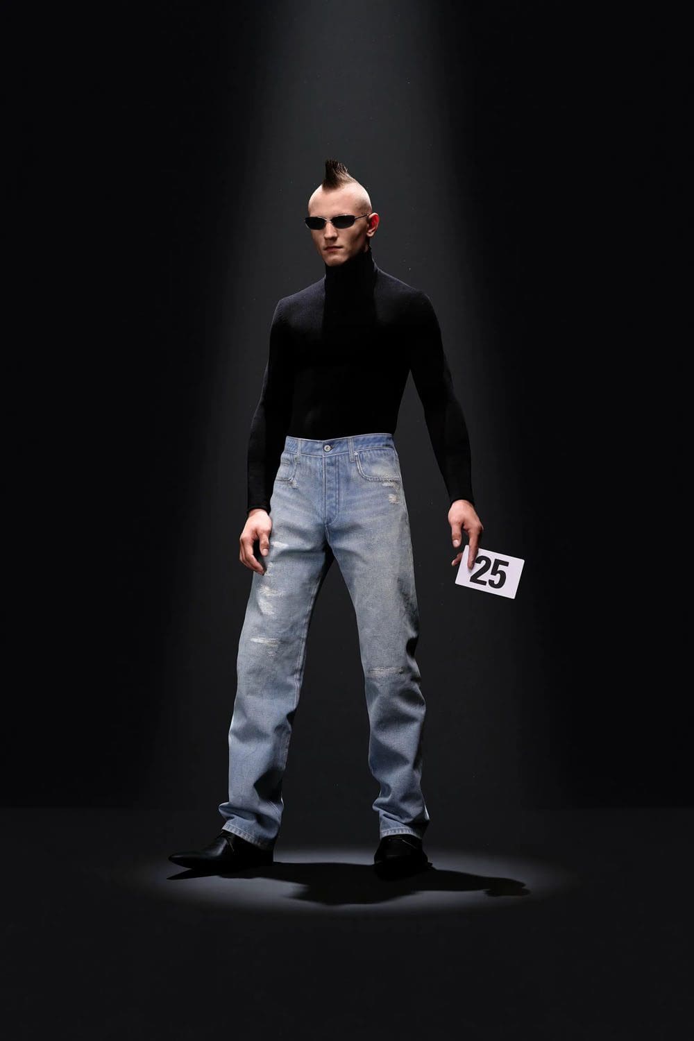 Balenciaga por Demna Couture Outono 2023 24 Runway Revista (25)