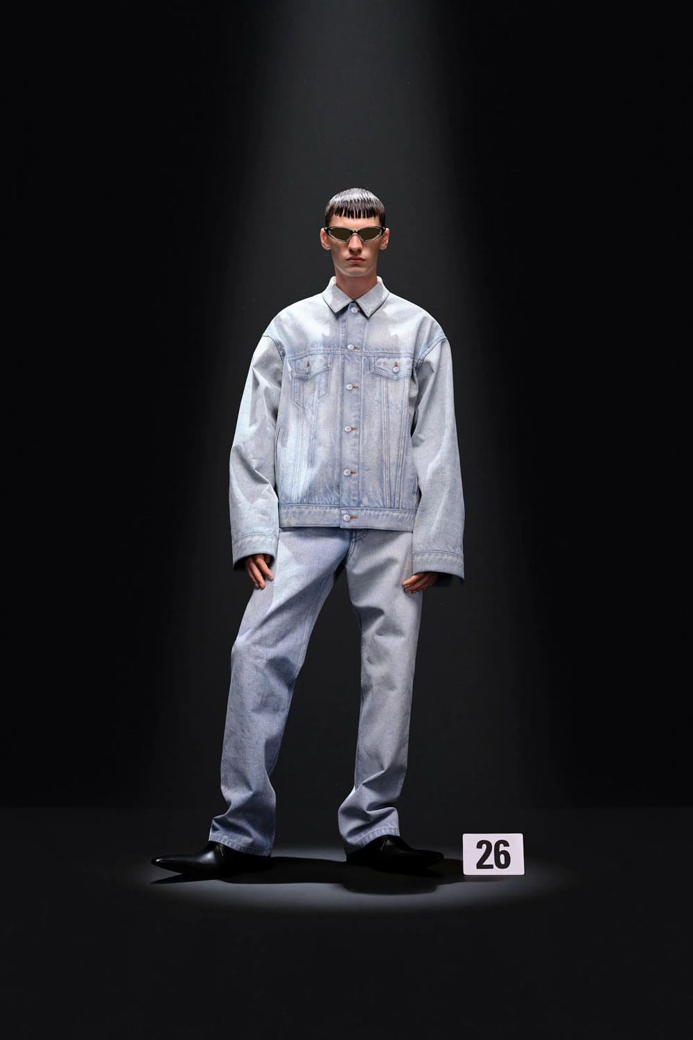 Balenciaga por Demna Couture Outono 2023 24 Runway Revista (26)