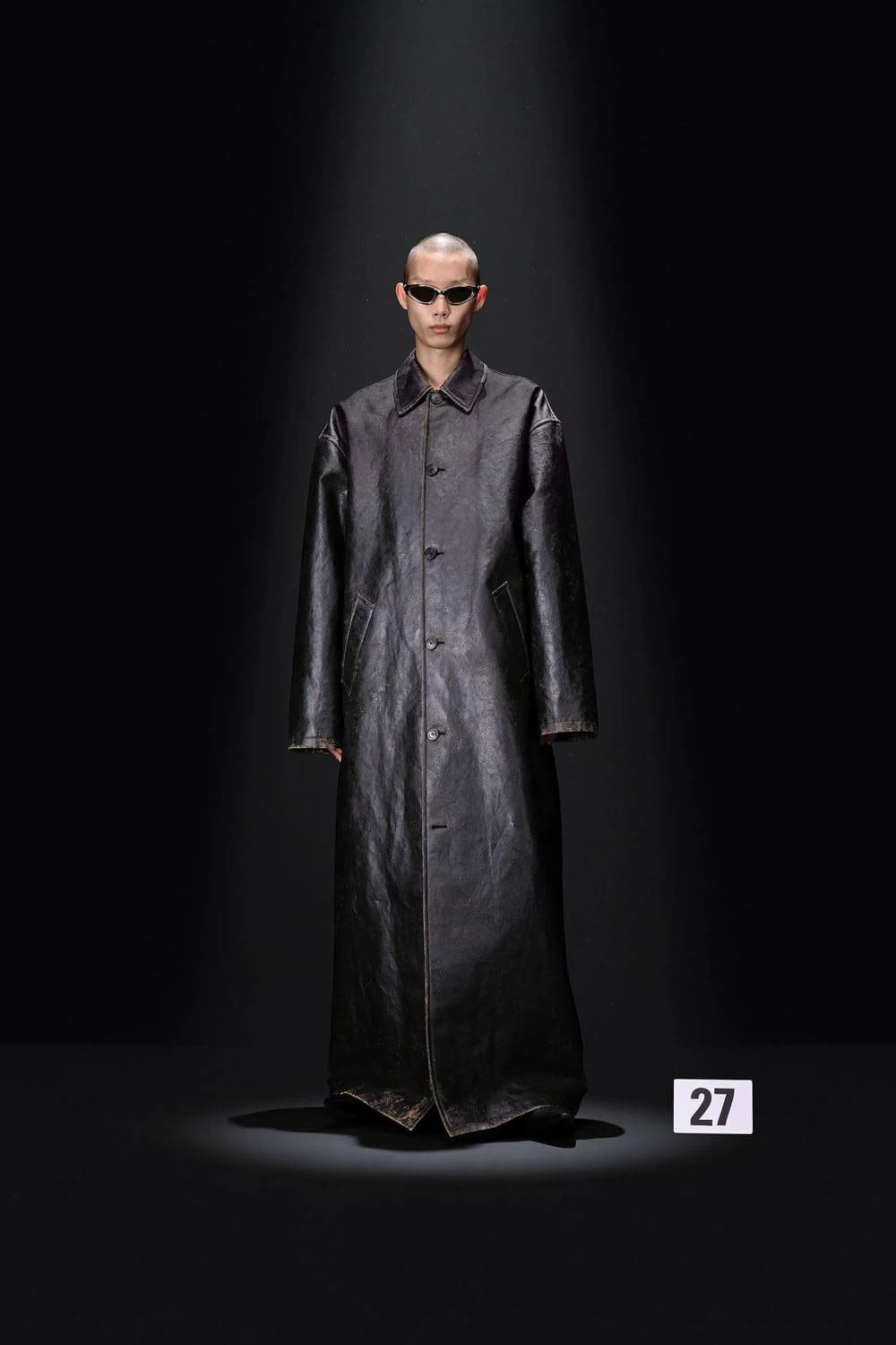 Balenciaga por Demna Couture Outono 2023 24 Runway Revista (27)