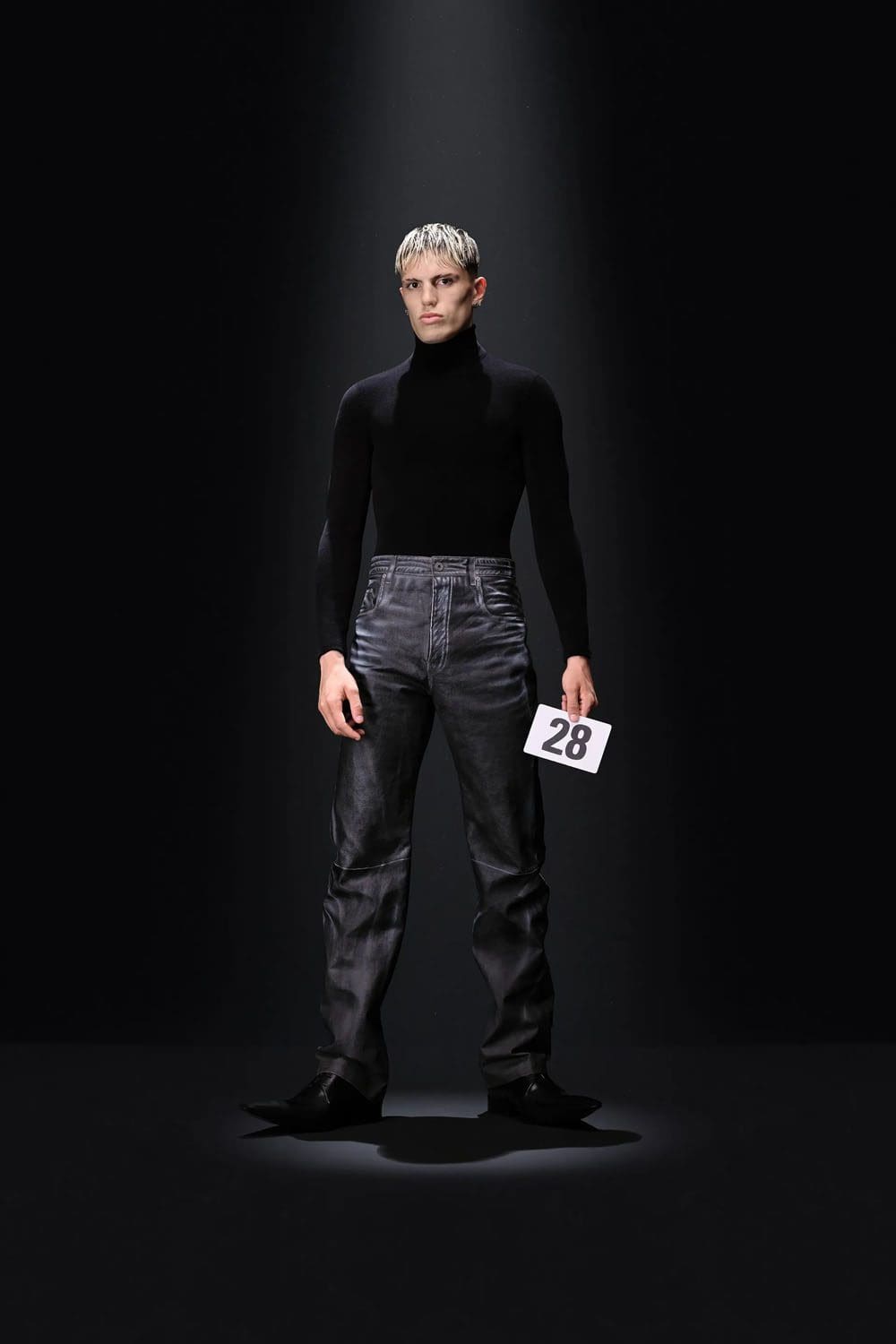 Balenciaga por Demna Couture Outono 2023 24 Runway Revista (28)