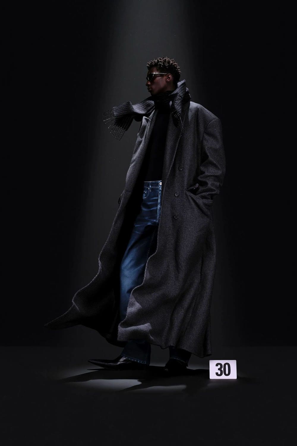 Balenciaga por Demna Couture Outono 2023 24 Runway Revista (30)