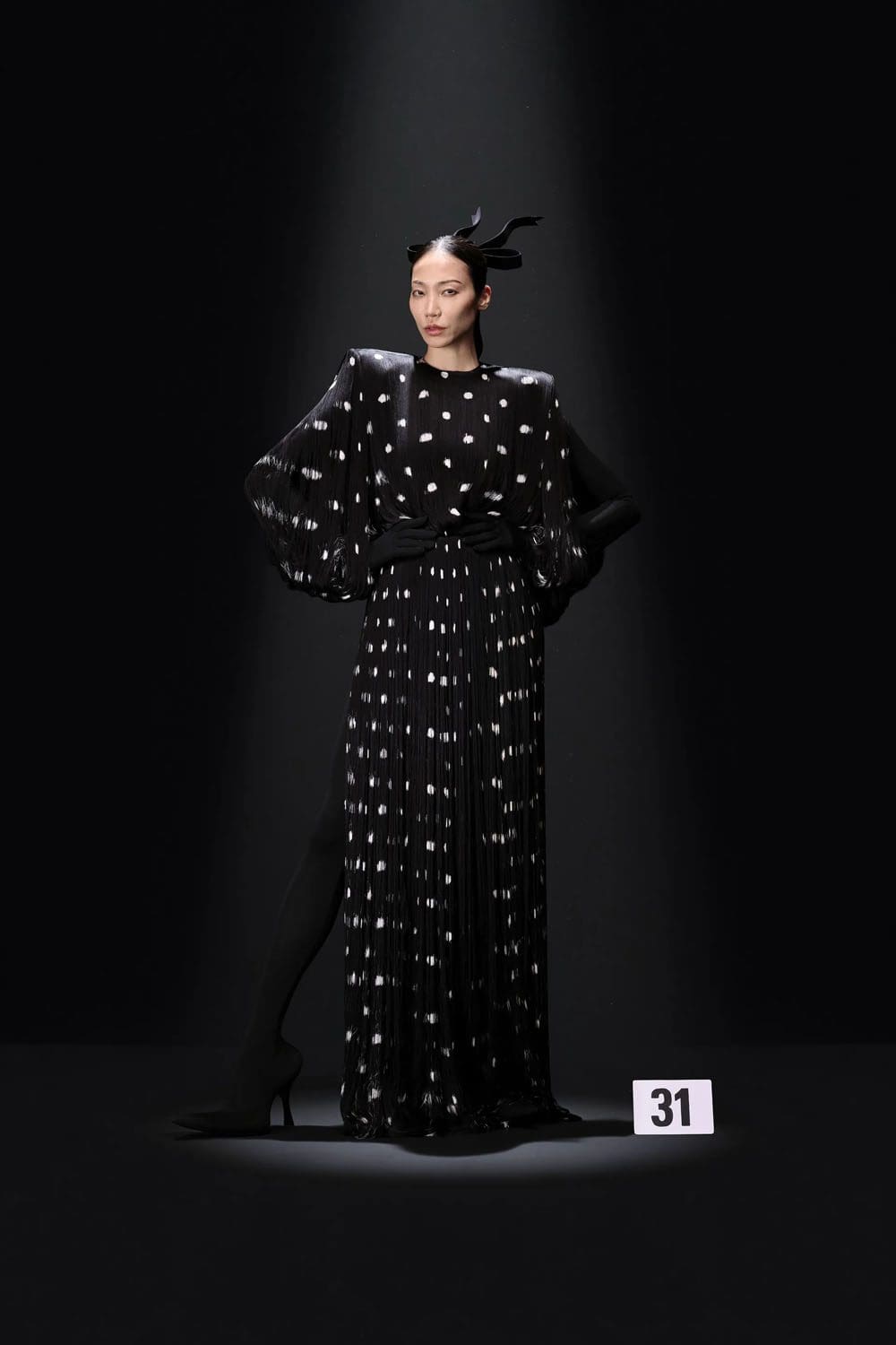 Balenciaga por Demna Couture Outono 2023 24 Runway Revista (31)