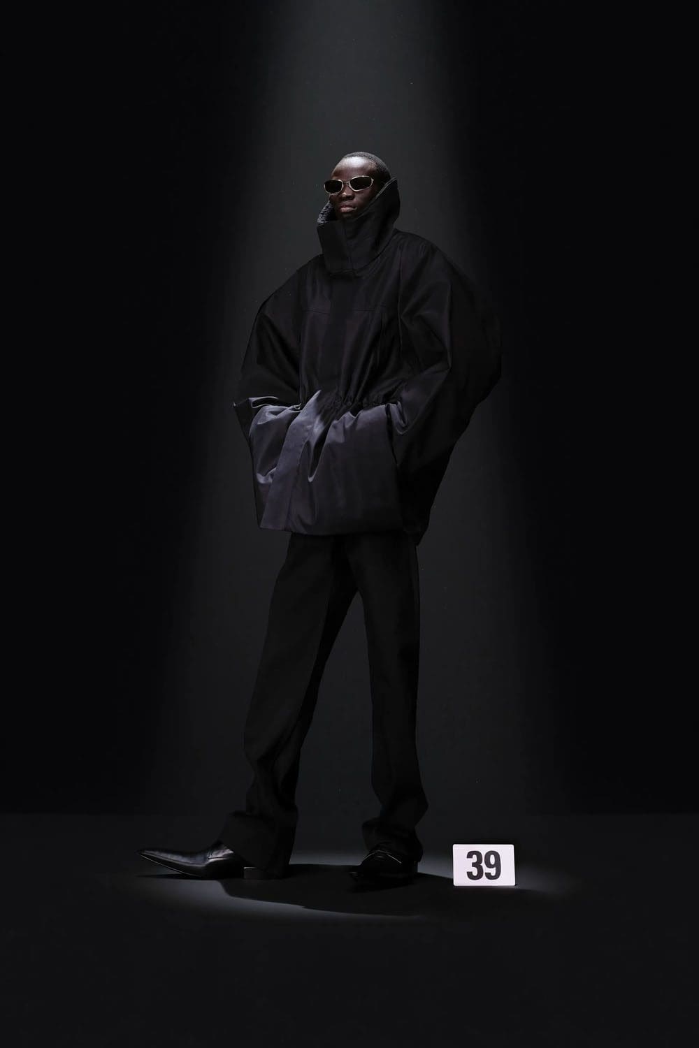 Balenciaga por Demna Couture Outono 2023 24 Runway Revista (39)