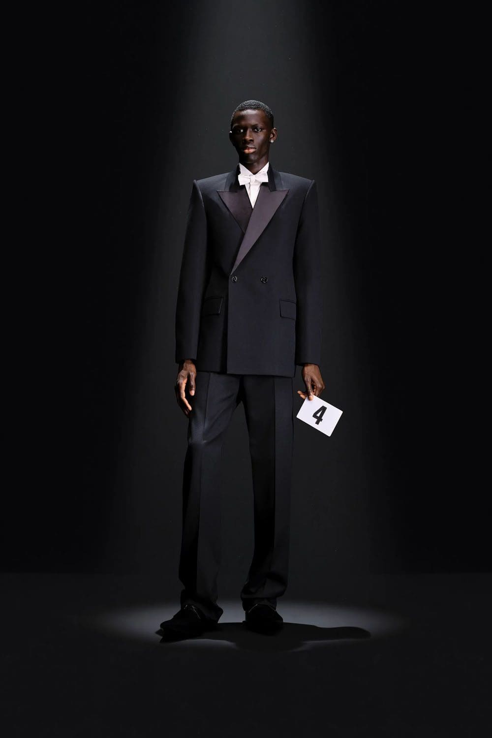 Balenciaga por Demna Couture Outono 2023 24 Runway Revista (4)