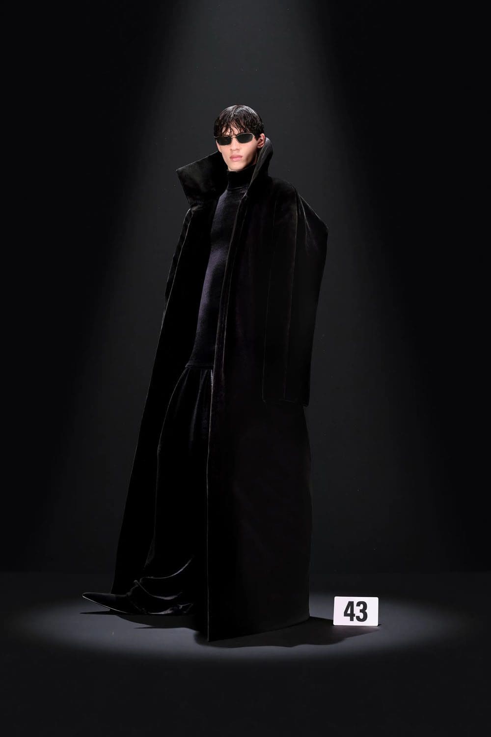 Balenciaga por Demna Couture Outono 2023 24 Runway Revista (43)