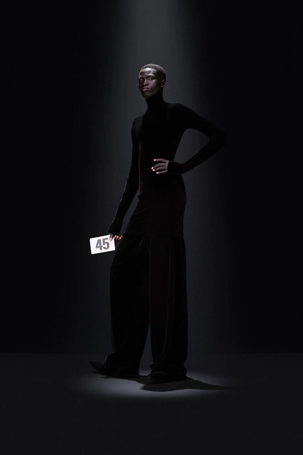 Balenciaga por Demna Couture Outono 2023 24 Runway Revista (45)