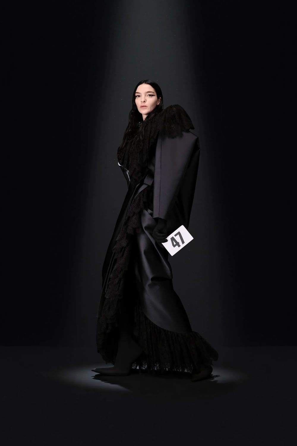 Balenciaga por Demna Couture Outono 2023 24 Runway Revista (47)