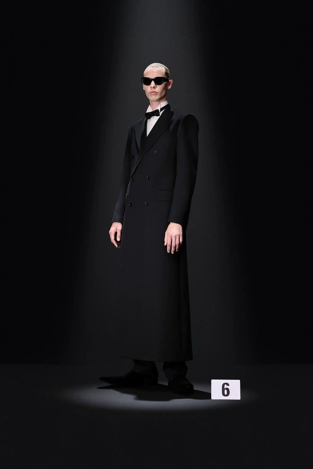 Balenciaga por Demna Couture Outono 2023 24 Runway Revista (6)