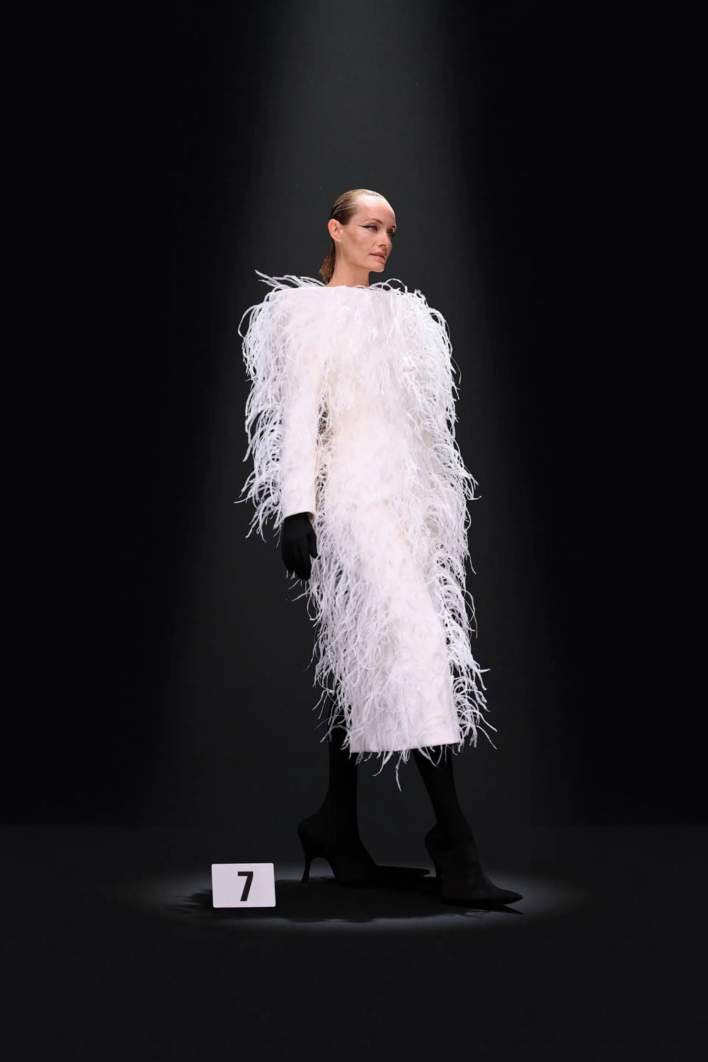 Balenciaga por Demna Couture Outono 2023 24 Runway Revista (7)