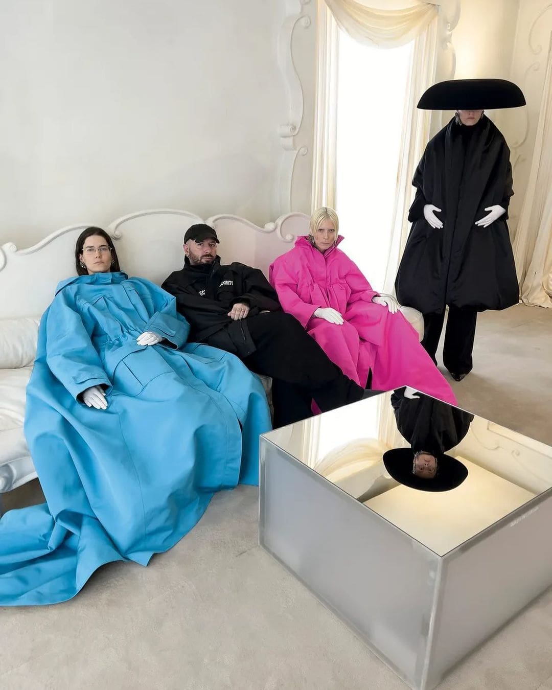 Demna Balenciaga Couture outono 2023 2024 Runway revista