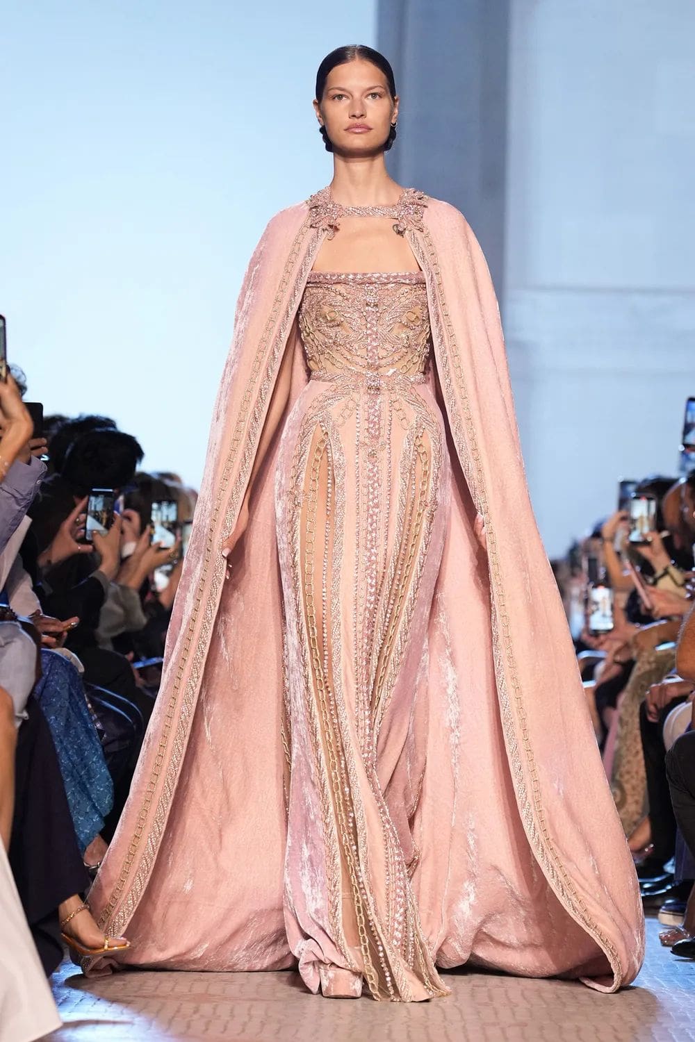 Elie Saab 秋季高级定制 2023 2024 Runway 杂志(1)