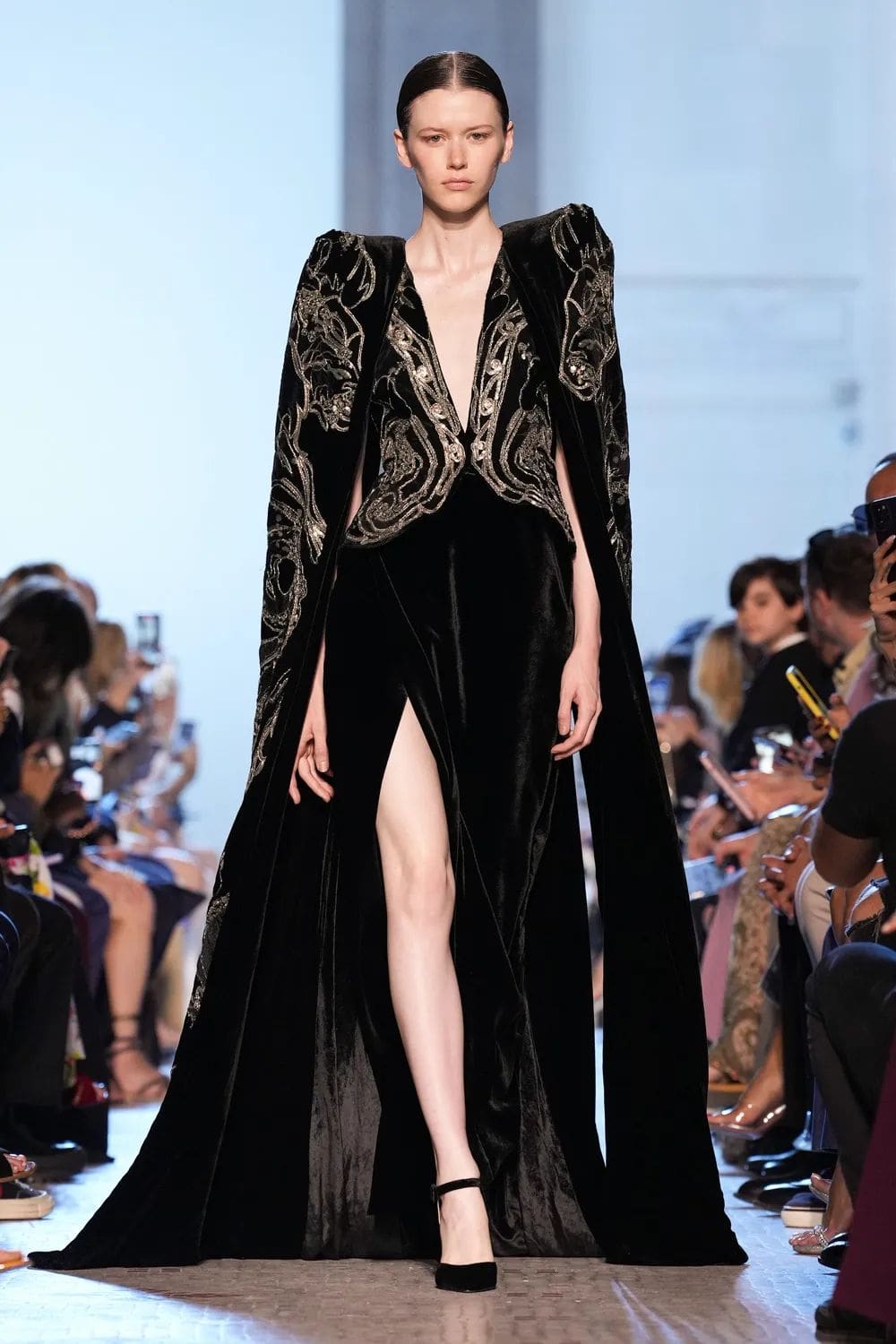 Elie Saab 秋季高级定制 2023 2024 Runway 杂志(10)