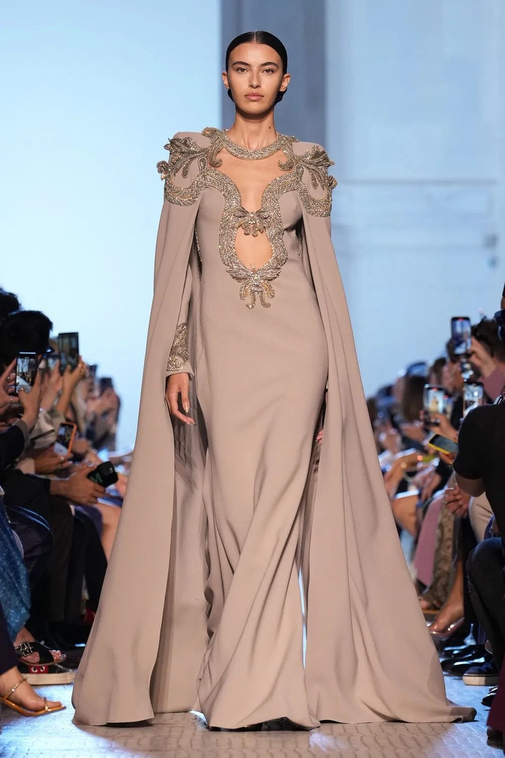 Elie Saab 秋季高级定制 2023 2024 Runway 杂志(13)