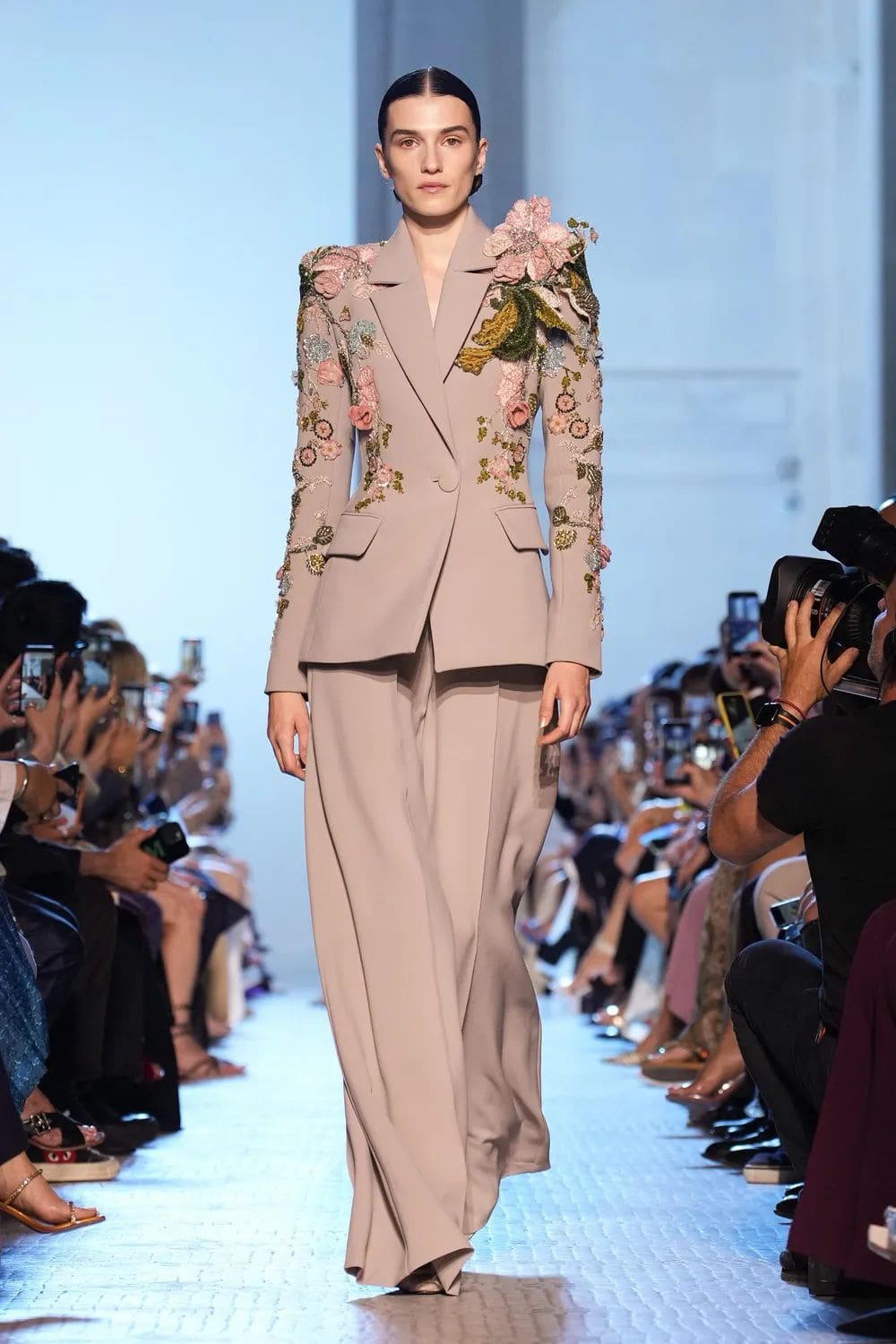 Elie Saab 秋季高级定制 2023 2024 Runway 杂志(14)