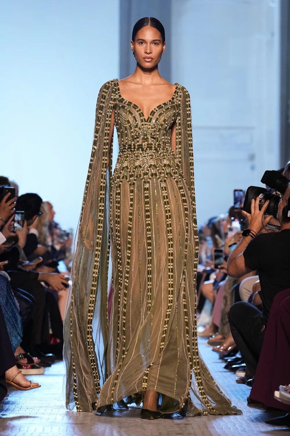 Elie Saab 秋季高级定制 2023 2024 Runway 杂志(16)