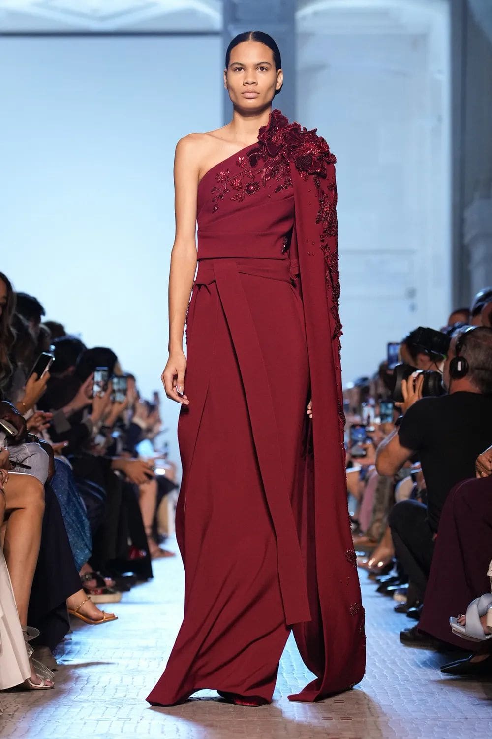 Elie Saab 秋季高级定制 2023 2024 Runway 杂志(19)