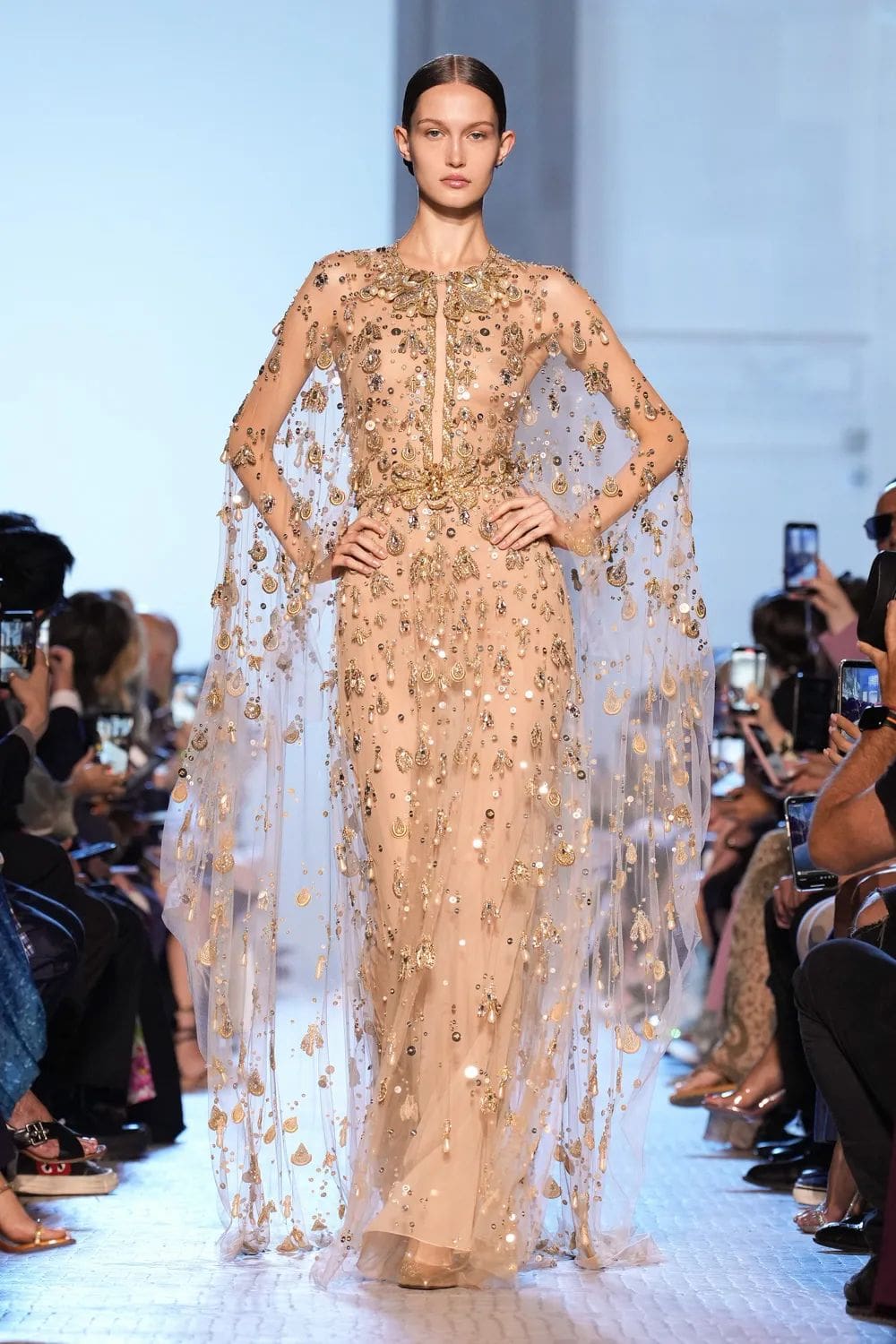 Elie Saab 秋季高级定制 2023 2024 Runway 杂志(2)