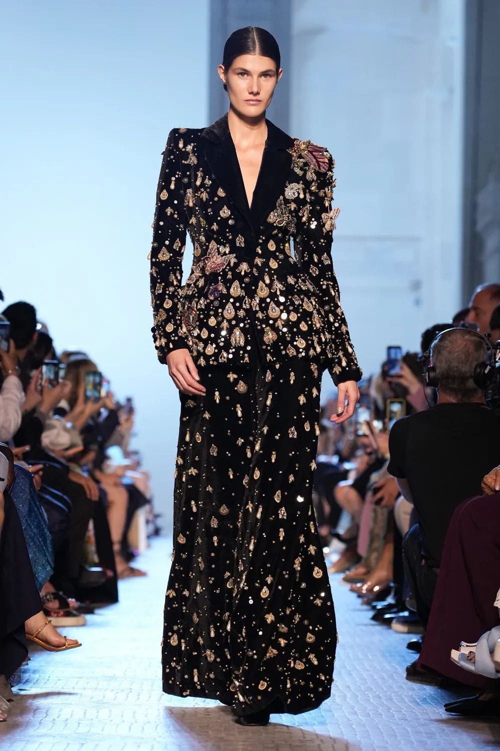 Elie Saab 秋季高级定制 2023 2024 Runway 杂志(22)