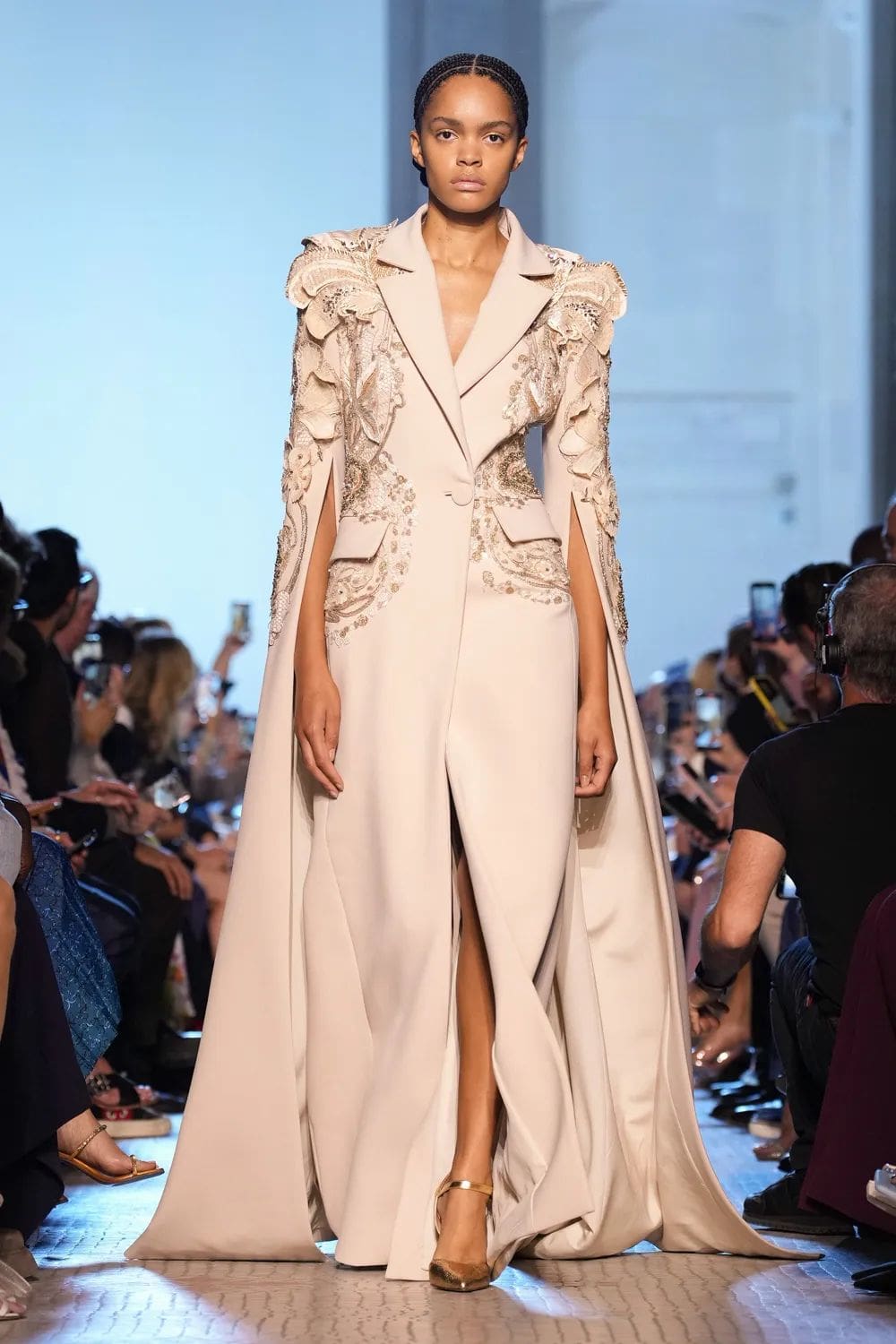 Elie Saab 秋季高级定制 2023 2024 Runway 杂志(23)