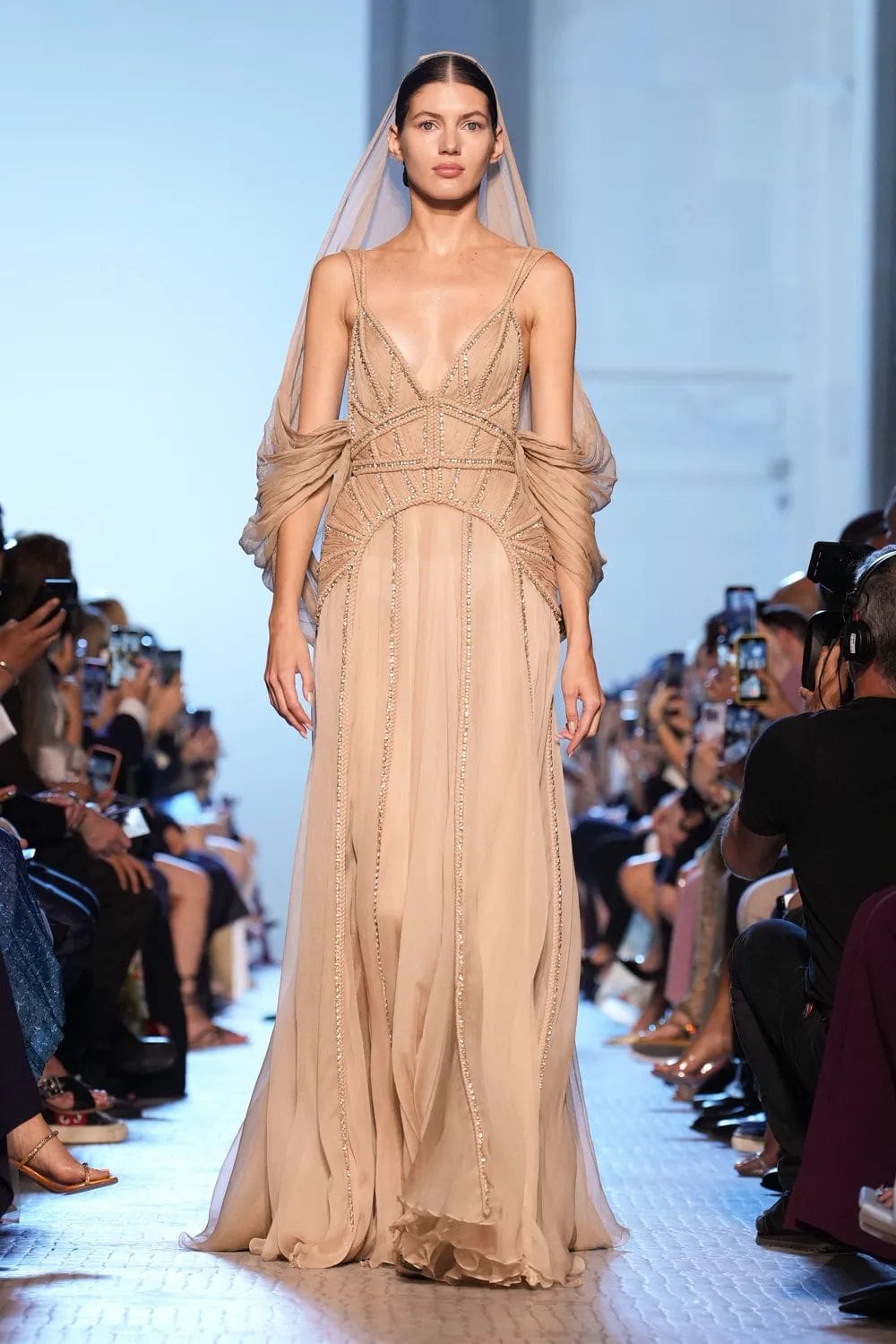 Elie Saab 秋季高级定制 2023 2024 Runway 杂志(24)